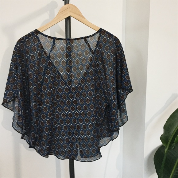 Boho Chic Flutter Sleeve Top Size Small - Picture 5 of 5